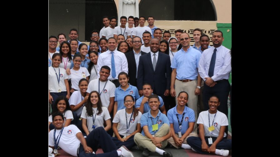 Contralor dicta conferencia a estudiantes del Colegio Don Bosco