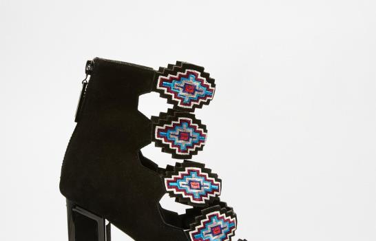 “Cut out” bordado 