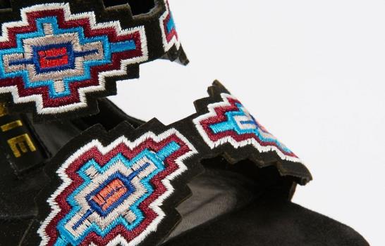 “Cut out” bordado 