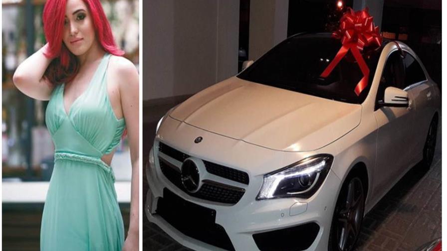 Karen Yapoort presume su nuevo Mercedes Benz por el que asegura trabajó