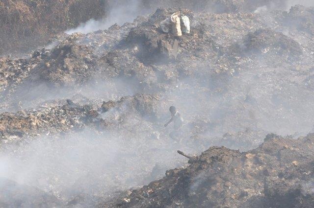 Fuego en el vertedero de Haina; emiten alerta ante contaminación por humo