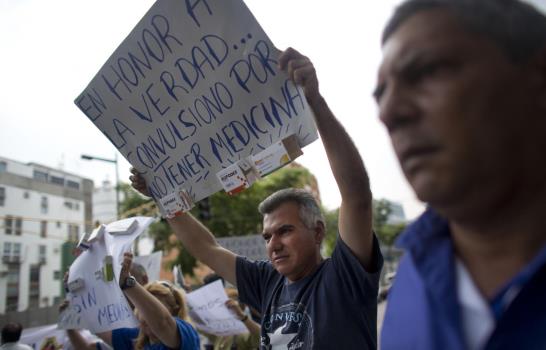 Protesta en Caracas por severa escasez de medicinas