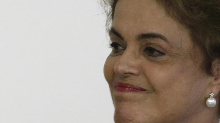 Rousseff batallará “hasta el último minuto” para salvar su amenazada presidencia Rousseff batallará “hasta el último minuto” para salvar su amenazada presidencia