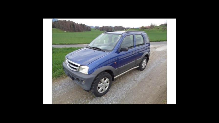 Arrestan a una mujer a la que acusan de incendiar vehículo de su pareja