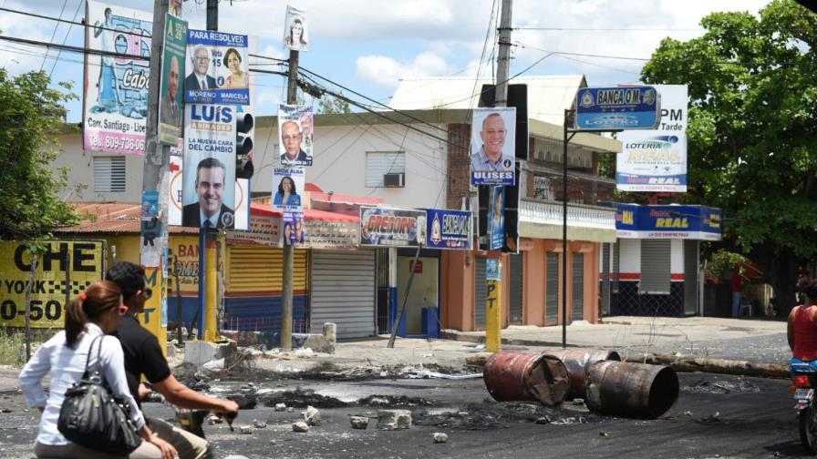Levantan paro en Licey al Medio tras acuerdo con comisión gubernamental Levantan paro en Licey al Medio tras acuerdo con comisión gubernamental