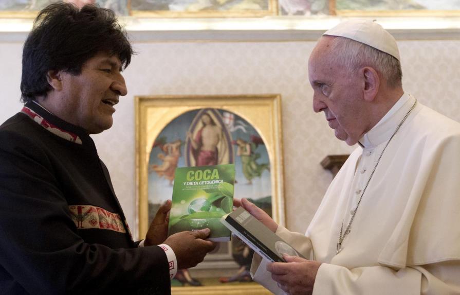 Evo Morales repasó con el papa temas socioeconómicos y le aconsejó tomar coca