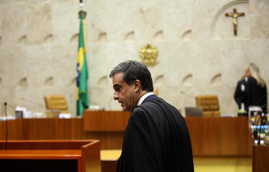 Defensa insiste en que proceso contra Rousseff “es nulo y está viciado”