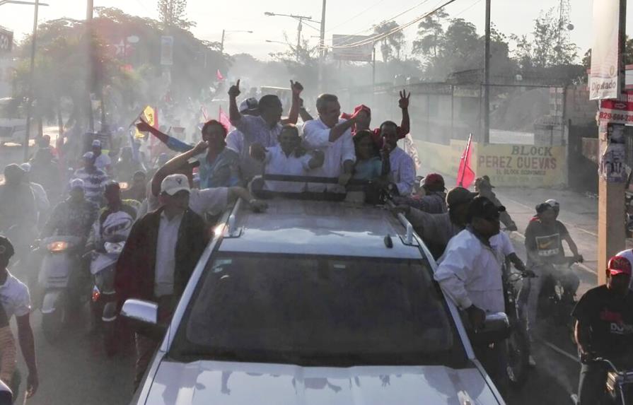 Abinader recorrió ayer   a Bahoruco y Barahona 