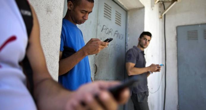 Emprendedores tecnológicos cubanos obligados a “reinventar la rueda”