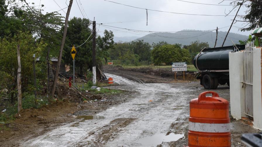Familias se niegan a ser desalojadas de Jardín Botánico  de Santiago 
Familias se niegan    a ser desalojadas de Jardín Botánico Stgo. 