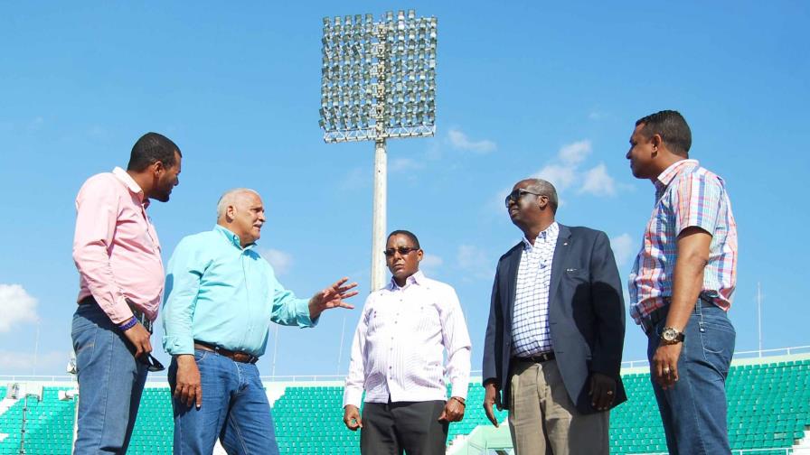 Comienzan a poner luces  en el Estadio Olímpico