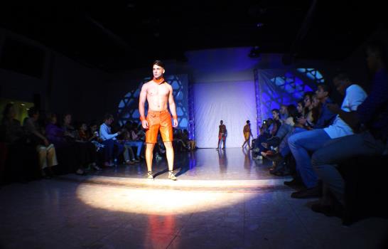 Robert Flores presenta su nueva colección Robert Flores presenta su nueva colección