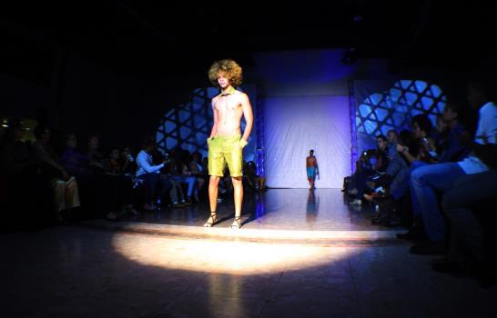 Robert Flores presenta su nueva colección Robert Flores presenta su nueva colección