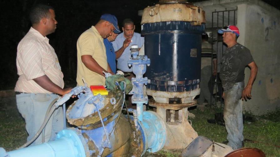 Suministro de agua en Boca Chica se reduce en 50% tras caída de un cable de alta tensión