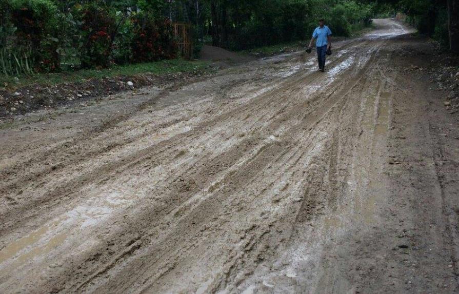 Ganaderos denuncian mal estado de carretera en localidades de Puerto Plata