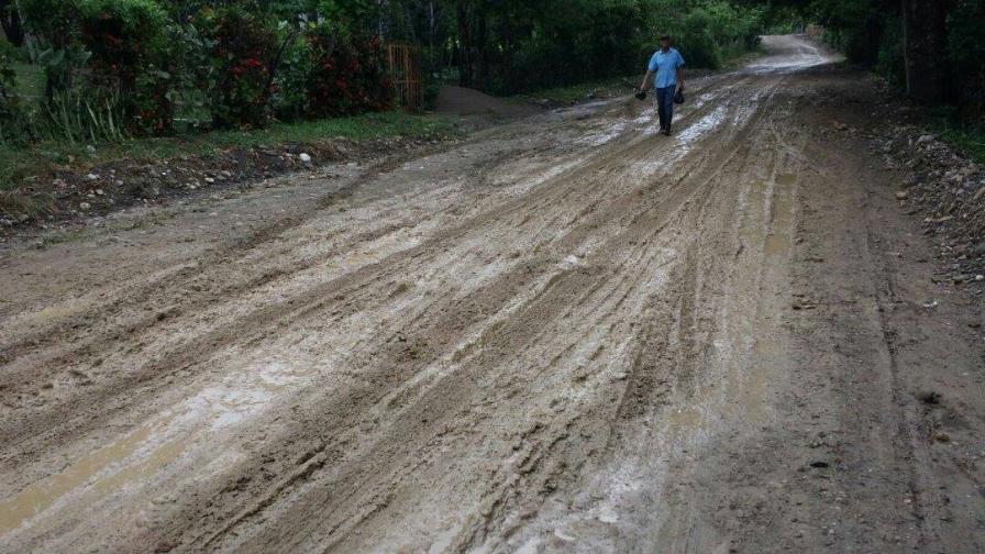 Ganaderos denuncian mal estado de carretera en localidades de Puerto Plata
