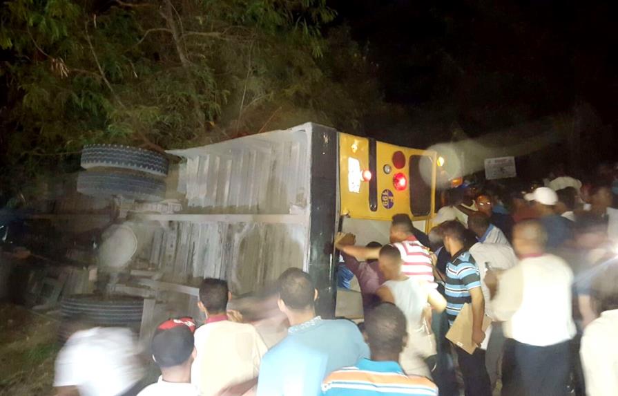 Choque entre un carro y autobús deja 25 heridos en Punta Cana