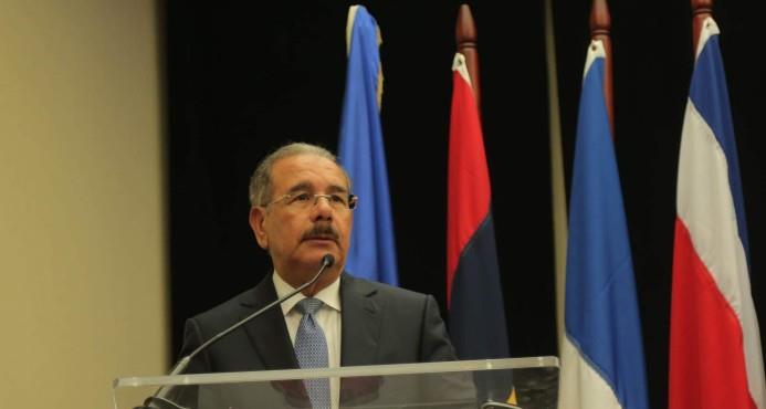 El presidente Danilo Medina se solidariza en su cuenta de Twitter con su homólogo de Ecuador por terremoto