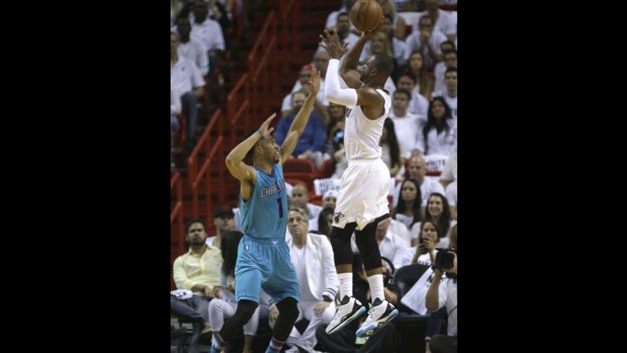 El Heat arrasa a Charlotte en el primer partido El Heat arrasa a Charlotte en el primer partido