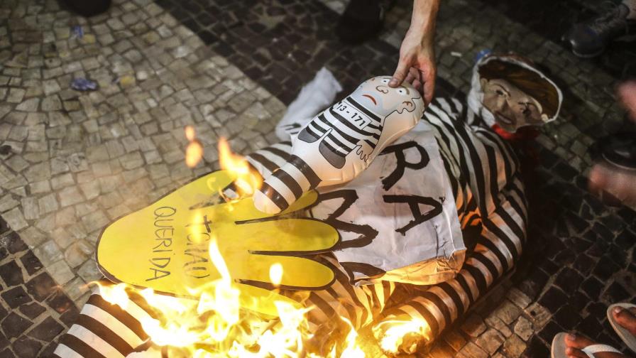 Rousseff puede ser separada del poder en menos de un mes