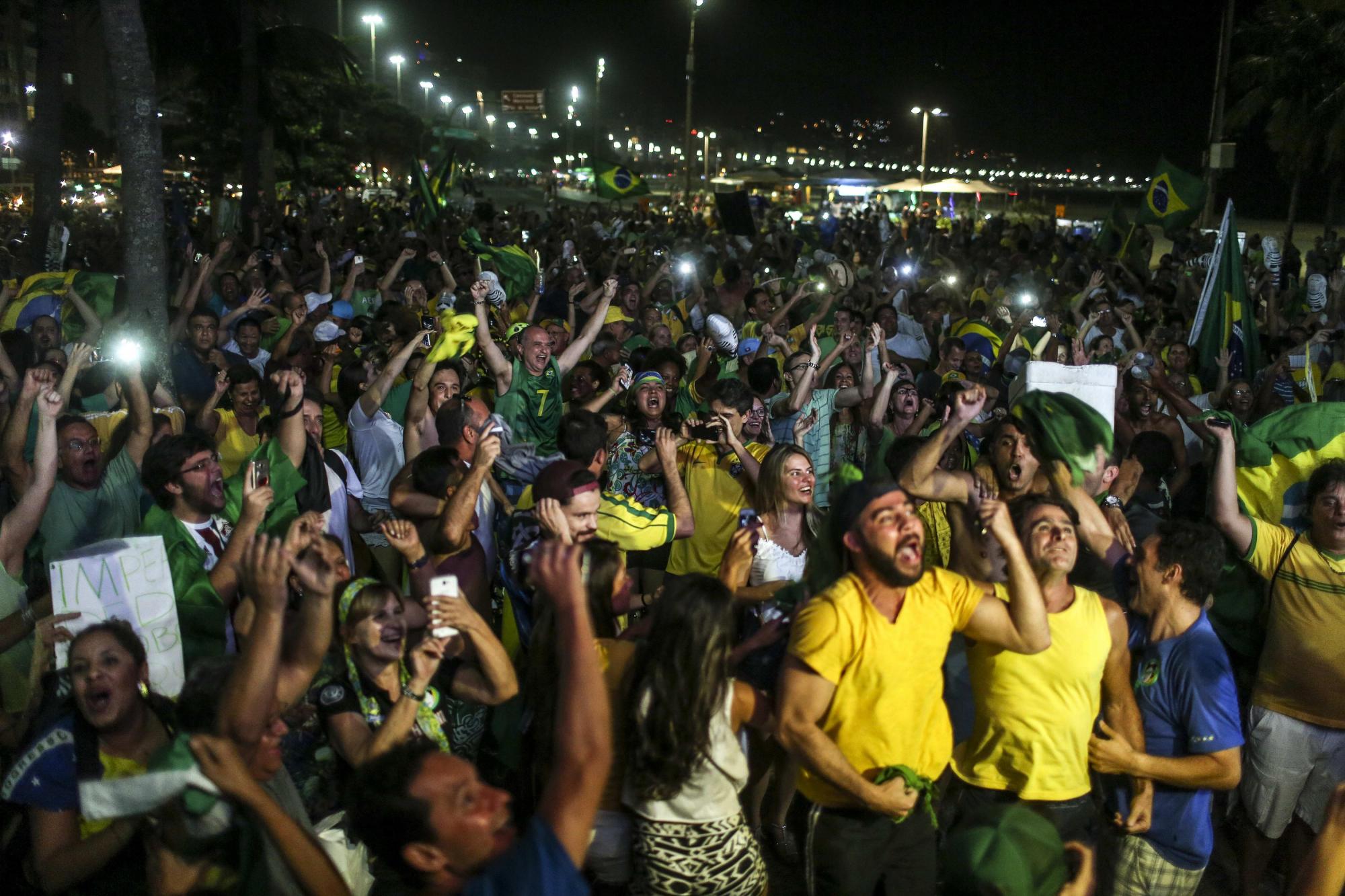El Partido de los Trabajadores (PT), nacido como fuerza obrera y marxista que llegó al Gobierno en 2003 con Luiz Inácio Lula da Silva, ha quedado a un paso del mismo abismo. 