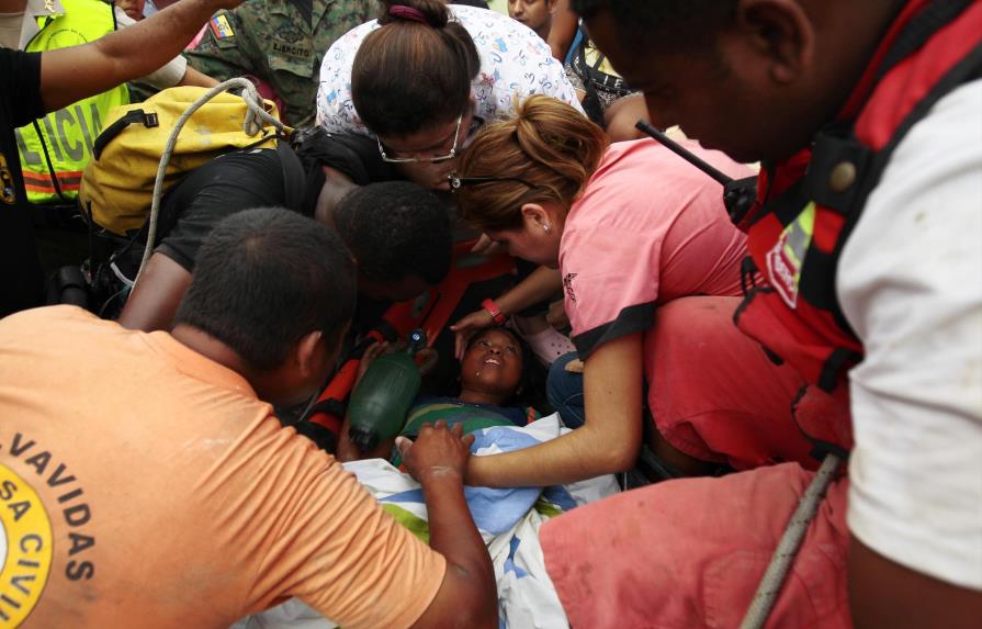 Ecuador se moviliza para afrontar la catástrofe por el terremoto