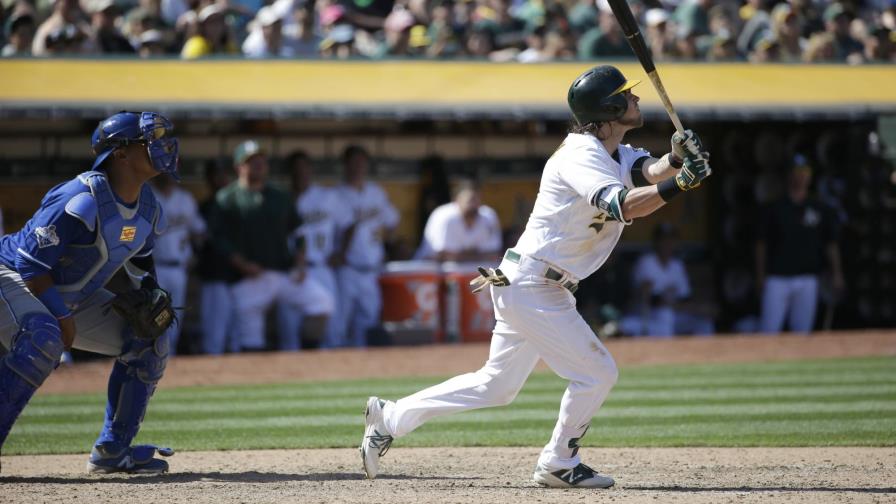 Con sacrificio de Josh Reddick ganan los Atléticos de Oakland