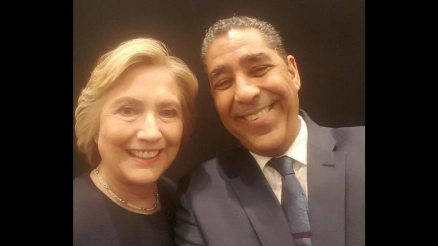 Hillary Clinton baila merengue con dominicanos en Nueva York Hillary Clinton baila merengue con dominicanos en Nueva York