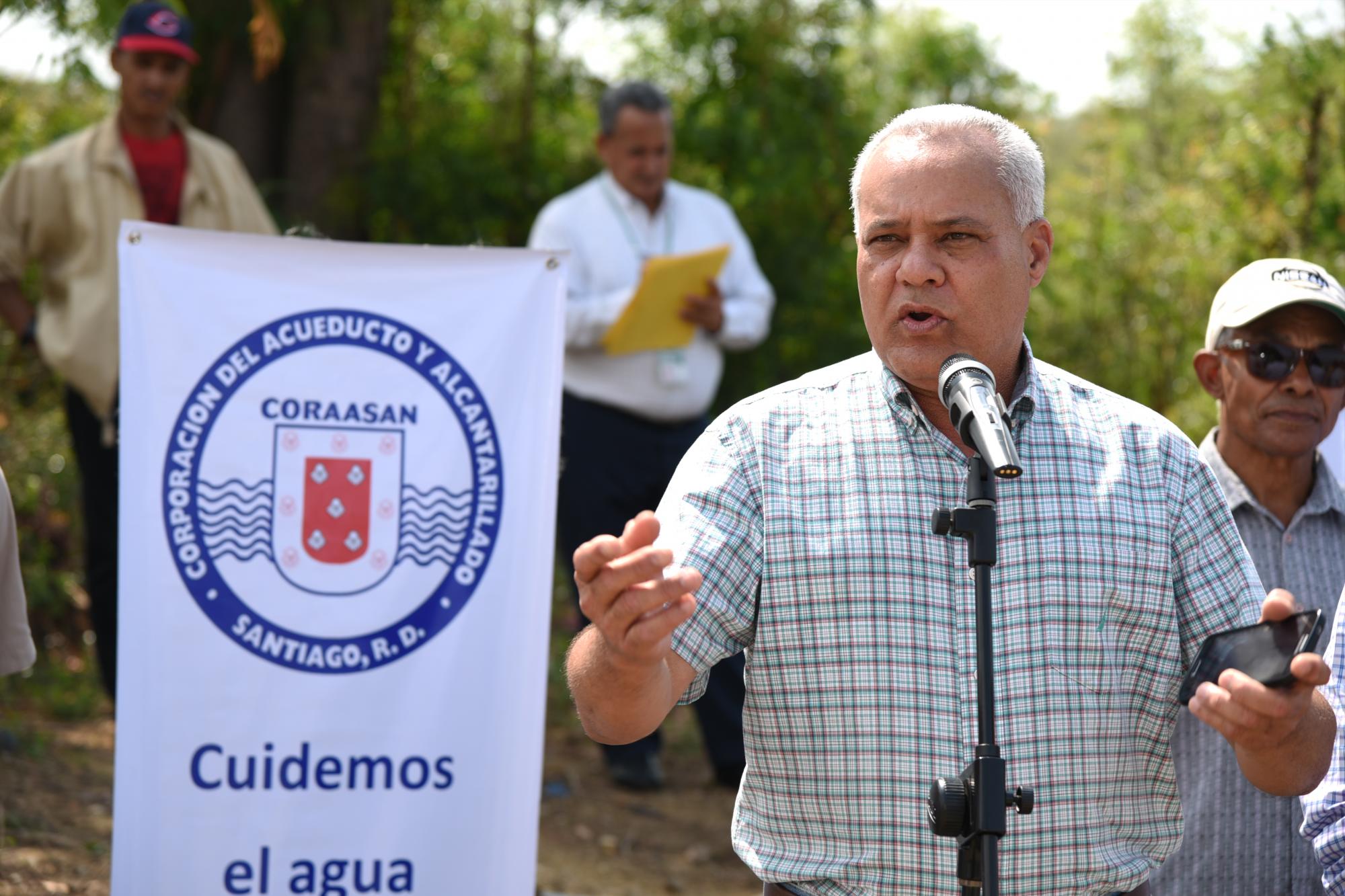 Héctor Jáquez, en representación del director general de CORAASAN