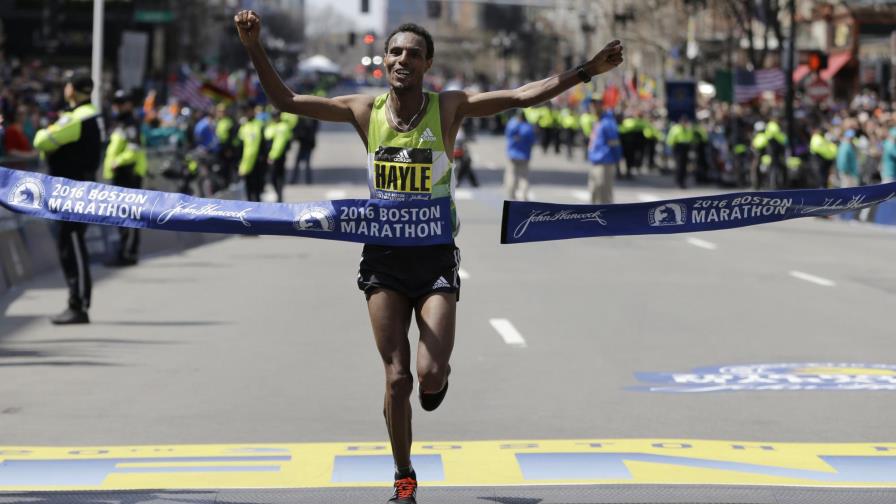 Etíopes Hayle y Baysa conquistan el Maratón de Boston 