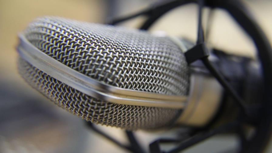 Anuncian actividades para reconocer a los locutores dominicanos en su día