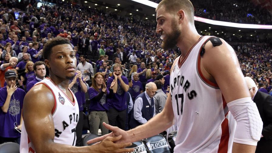 Valanciunas motoriza a Toronto que iguala la serie contra Indiana