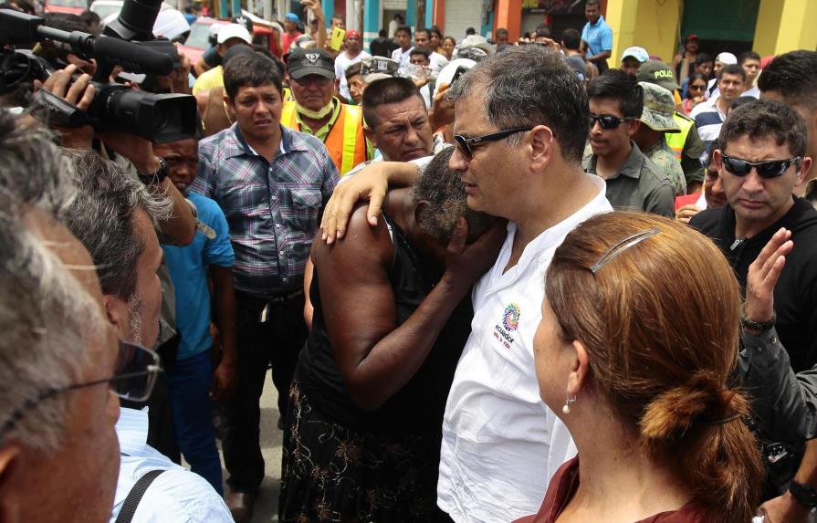 Correa dice que la reconstrucción de las zonas afectadas “tomará años”