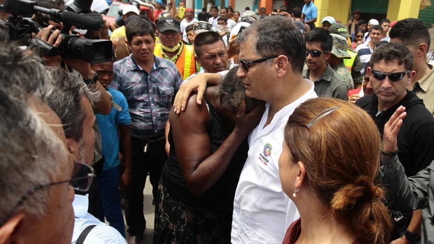 Correa dice que la reconstrucción de las zonas afectadas “tomará años”