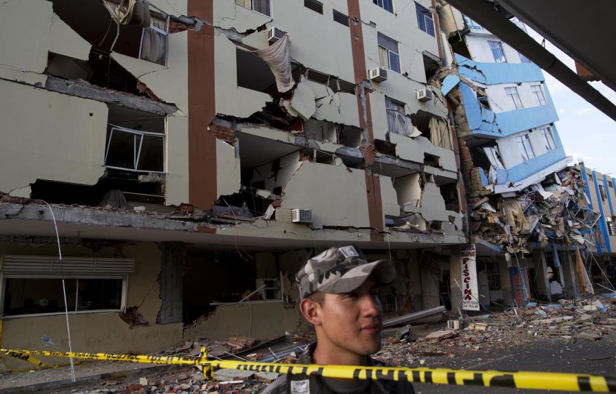 Canciller ecuatoriano reporta la muerte de una dominicana en terremoto