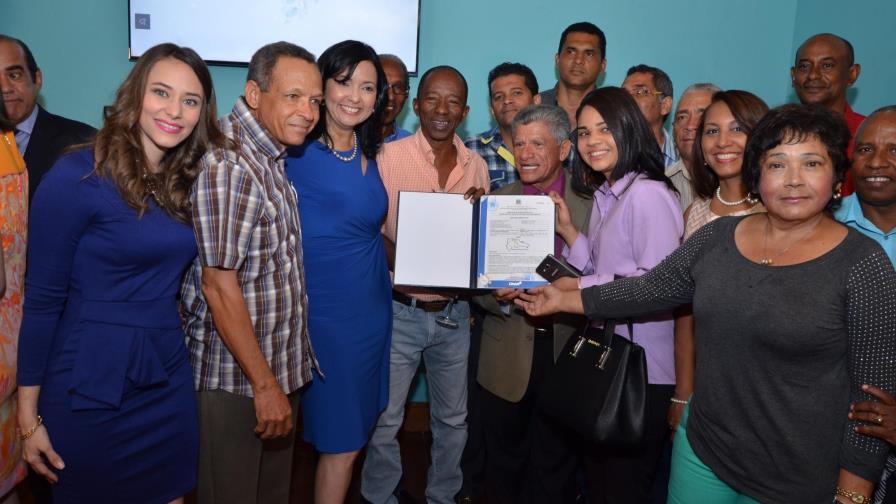 ONAPI entrega certificados de  nueva Indicación Geográfica y dos Denominaciones de Origen de  productos dominicanos