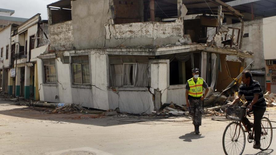 Réplica de magnitud 6 sacude zona del sismo en Ecuador y se siente en Quito