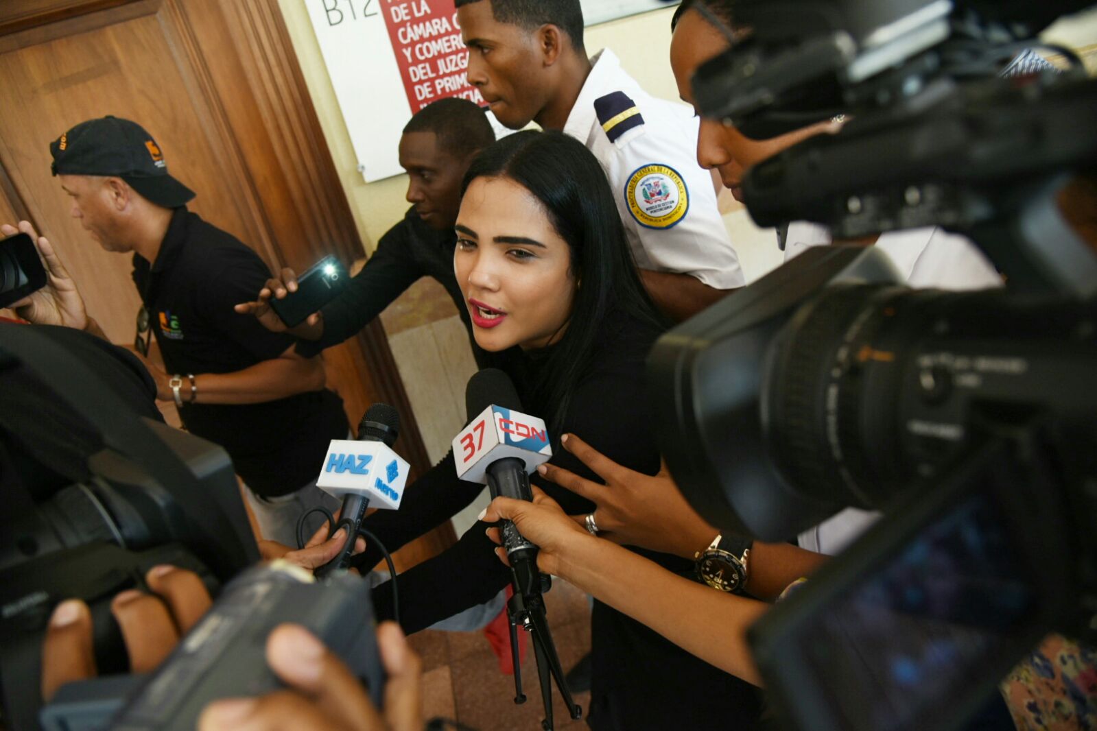 Martha Heredia ofrece declaraciones a los medios de comunicación tras su salida del tribunal hoy, 20 de abril de 2016.