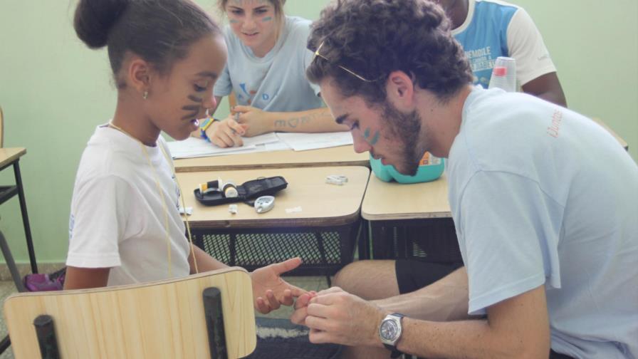 Árbol de la Esperanza 4 años de solidaridad Árbol de la Esperanza 4 años de solidaridad