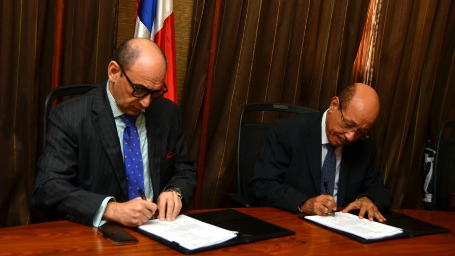Autoridades dominicanas y del PNUD firman acuerdo para fortalecer políticas desarrollo sostenible
