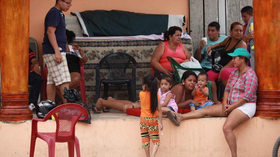 Los supervivientes luchan por rehacer su vida desde refugios improvisados