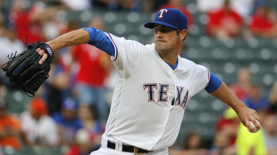 Cole Hamels en racha de 10 victorias; Texas vence a los Astros