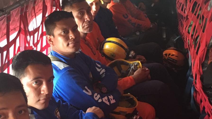 Ecuador agradece llegada de rescatistas dominicanos Ecuador agradece llegada de rescatistas dominicanos