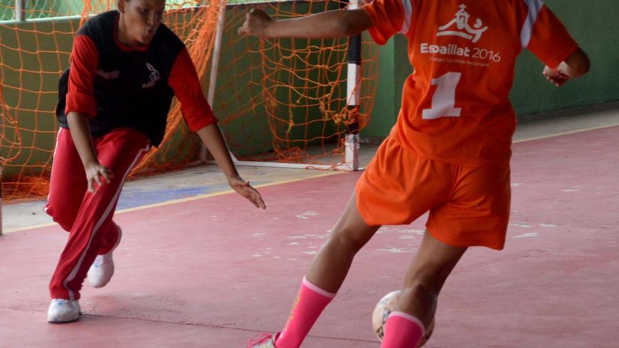 Metropolitana y Noroeste ganan en fútbol sala femenino