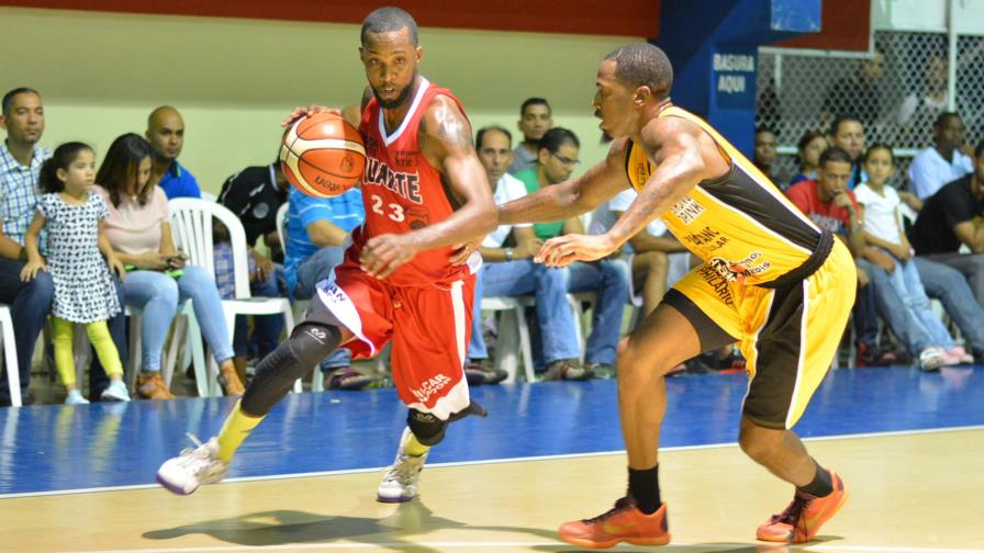 San Vicente toma la delantera en el baloncesto de SFM San Vicente toma la delantera en el baloncesto de SFM
