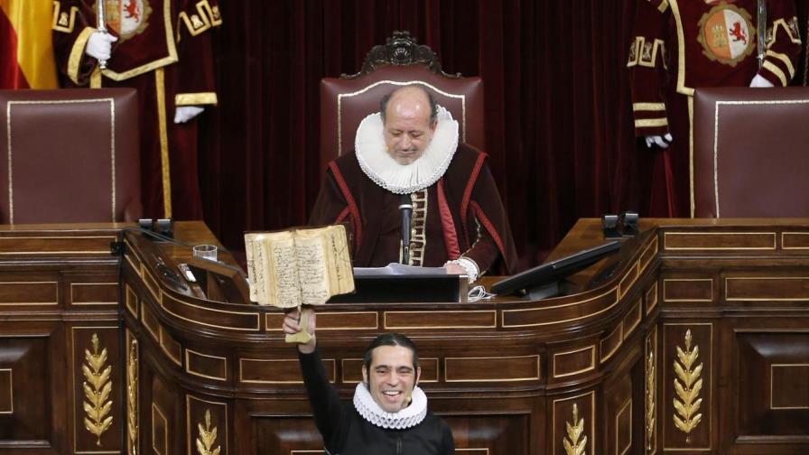 Cervantes y su Quijote quieren deshacer el entuerto de la política española 