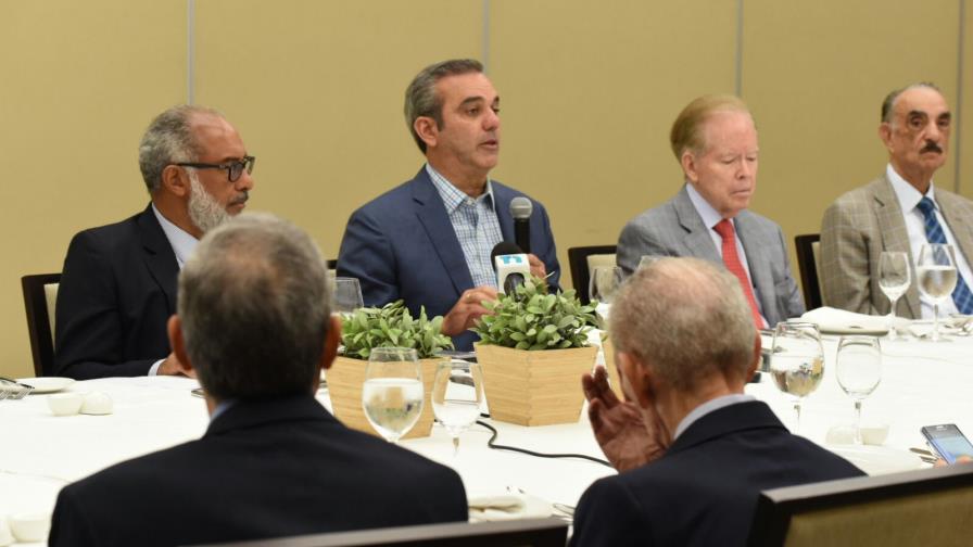 Luis Abinader plantea que se haga conteo manual y electrónico de los votos