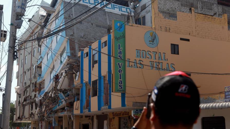 Rescatan a tres personas 120 horas después del terremoto en Ecuador