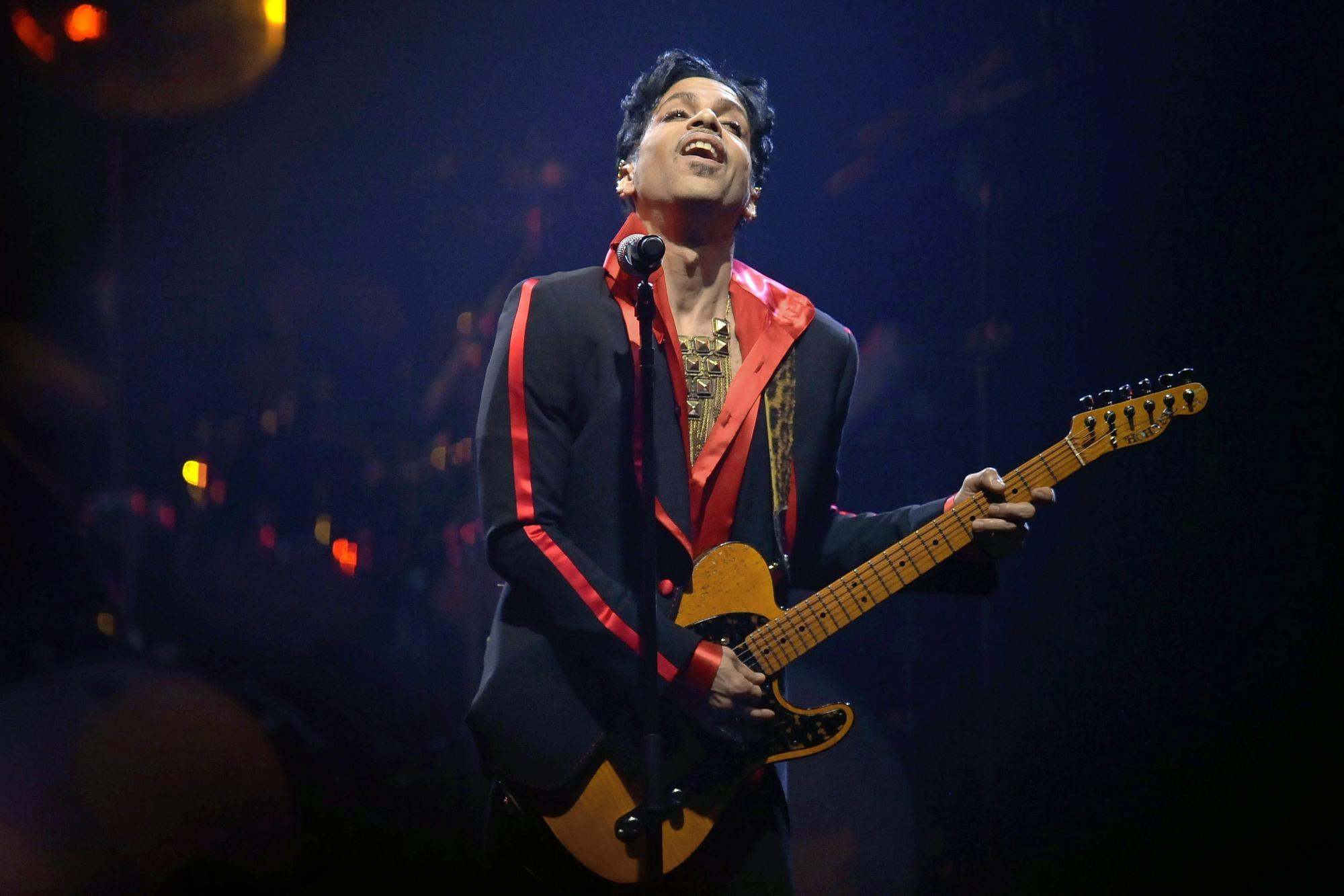 El artista estadounidense Prince durante un concierto en Antwerp, Bélgica. 