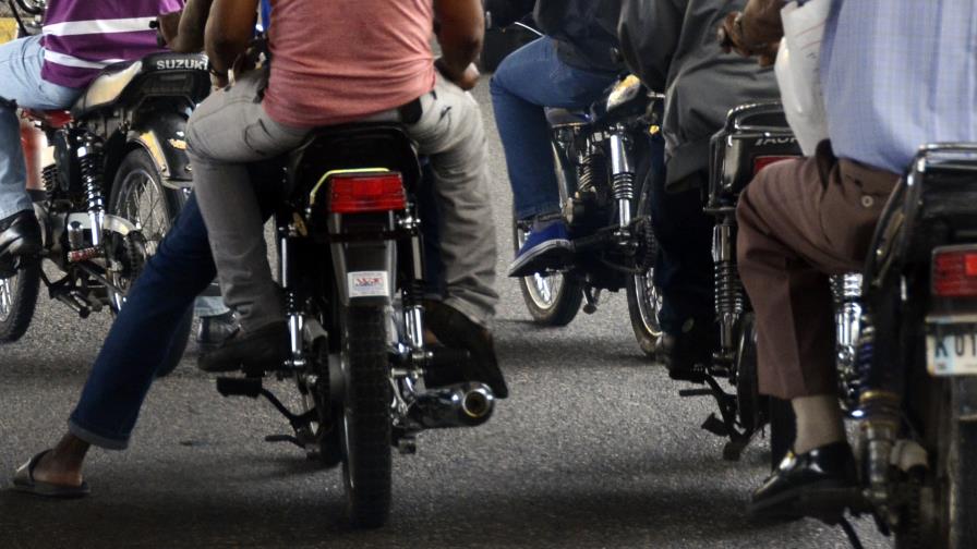 Residentes en el Simón Bolívar denuncian banda los acecha día y noche para asaltarlos